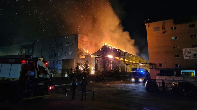 Ликвидация пожара на складе в подмосковной деревне Апаринки