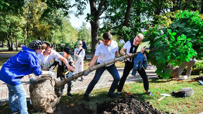 Сотни жителей Химок приняли участие в экологической акции Всей семьей