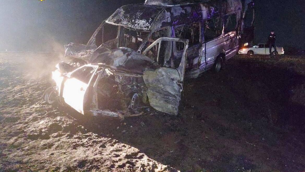 Место ДТП с автобусом и легковым автомобилем в Волгодонском районе Ростовской области. 21 сентября 2024 Место ДТП с автобусом и легковым автомобилем в Волгодонском районе Ростовской области. 21 сентября 2024 - РИА Новости, 1920, 21.09.2024