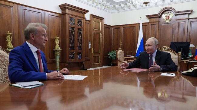 Владимир Путин и Герман Греф во время встречи