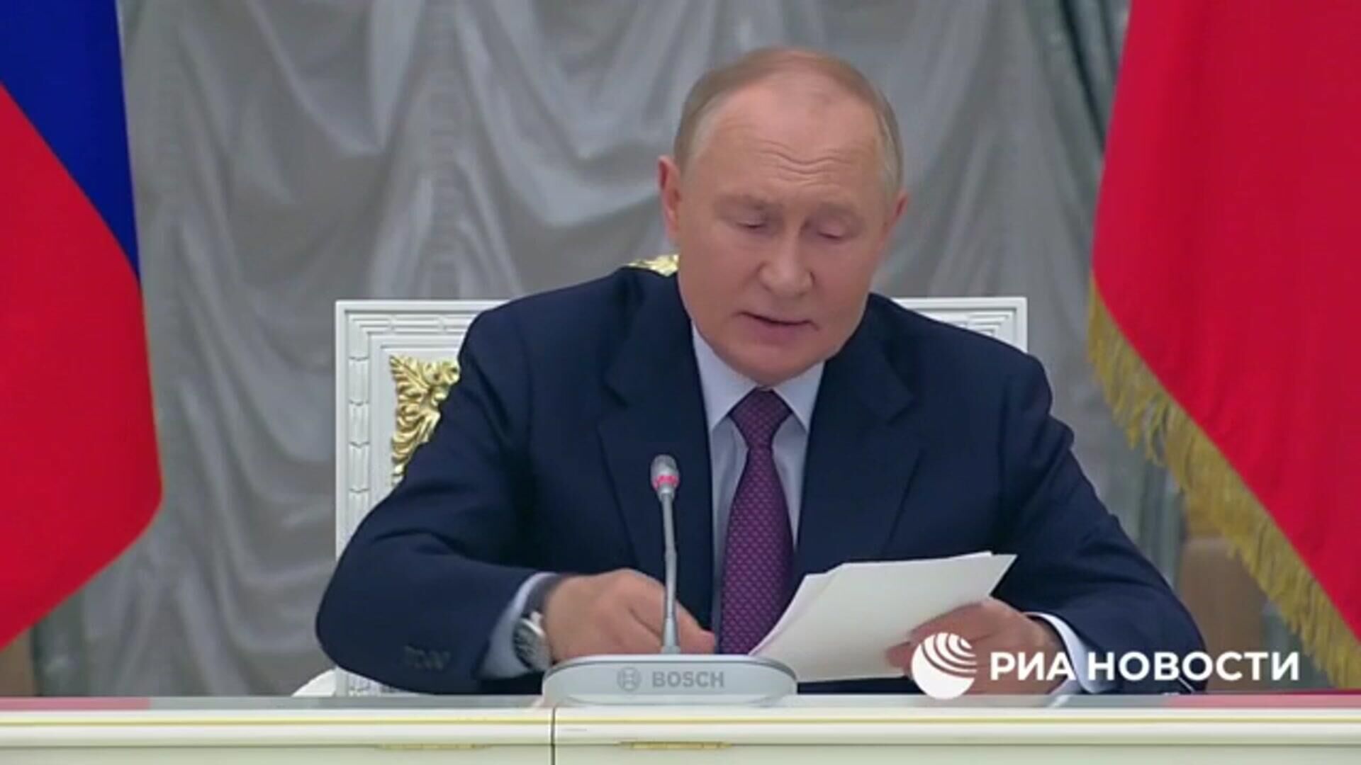 Путин: России в определенной мере удалось решить проблему с проведением расчетов в международной торговле - РИА Новости, 1920, 25.09.2024