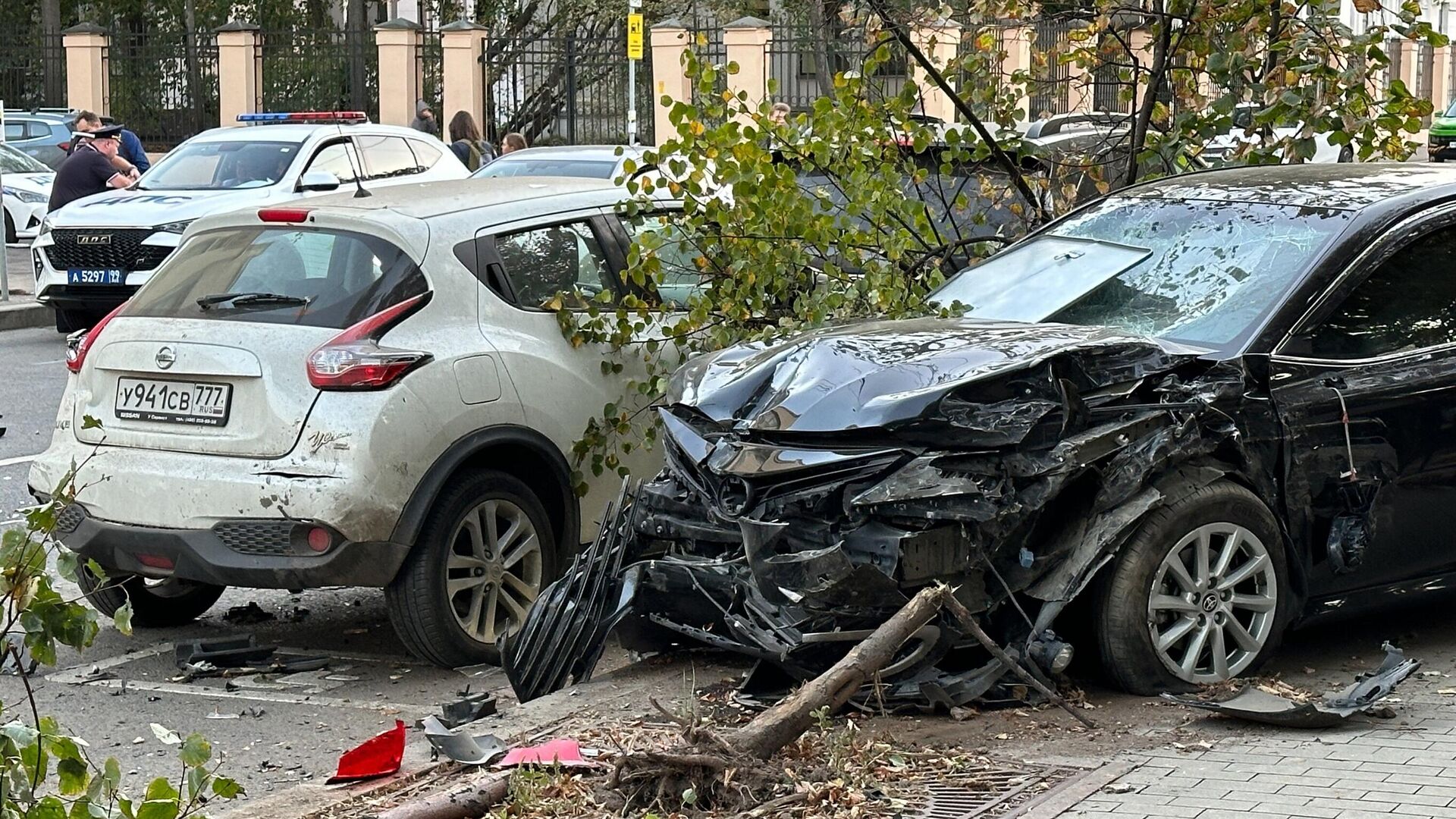 Последствия ДТП с пострадавшим на Миусской площади в центре Москвы. 25 сентября 2024 - РИА Новости, 1920, 25.09.2024