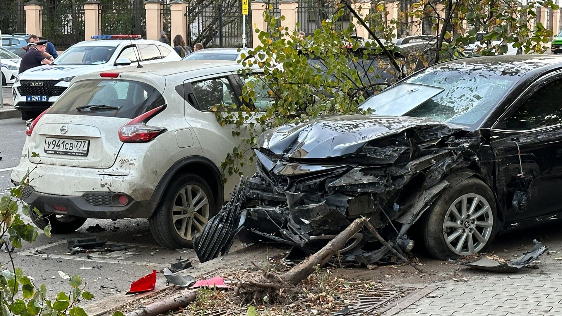 Последствия ДТП с пострадавшим на Миусской площади в центре Москвы. 25 сентября 2024 - РИА Новости, 1920, 25.09.2024