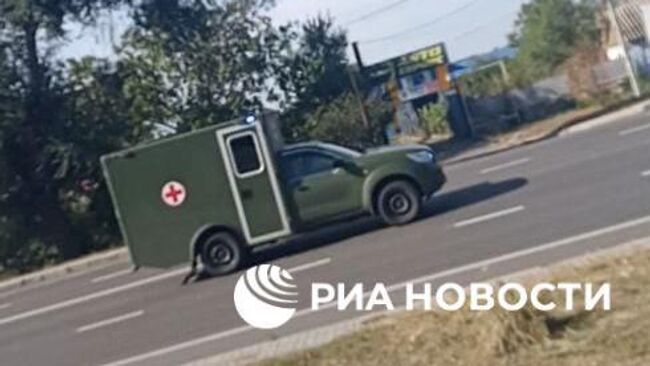 Военная медицинская машина на улице Николаева