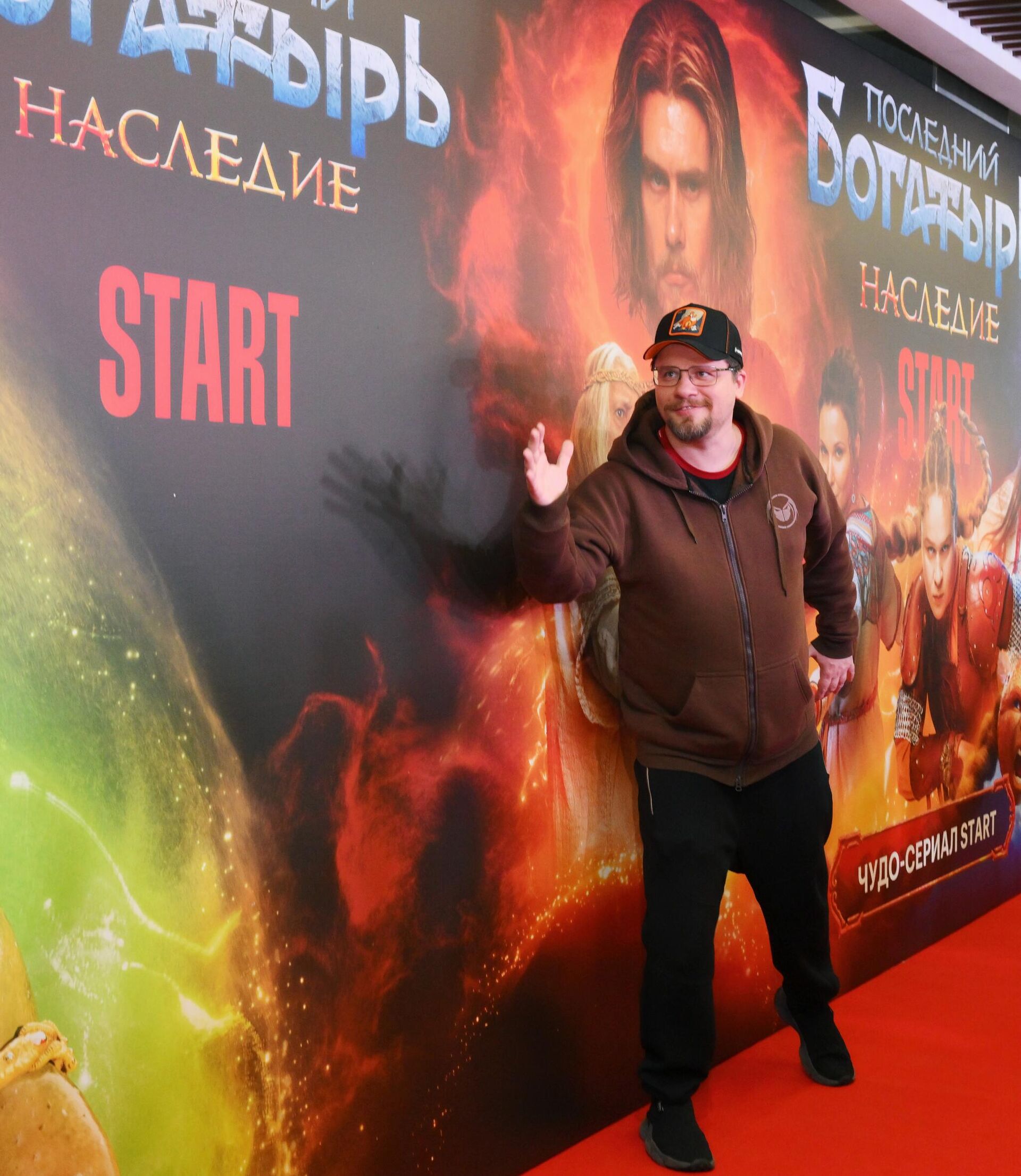 Актер Гарик Харламов на премьере сериала Последний богатырь. Наследие режиссера Антона Маслова в киноцентре Каро 11 Октябрь Актер Гарик Харламов на премьере сериала Последний богатырь. Наследие режиссера Антона Маслова в киноцентре Каро 11 Октябрь - РИА Новости, 1920, 18.08.2025