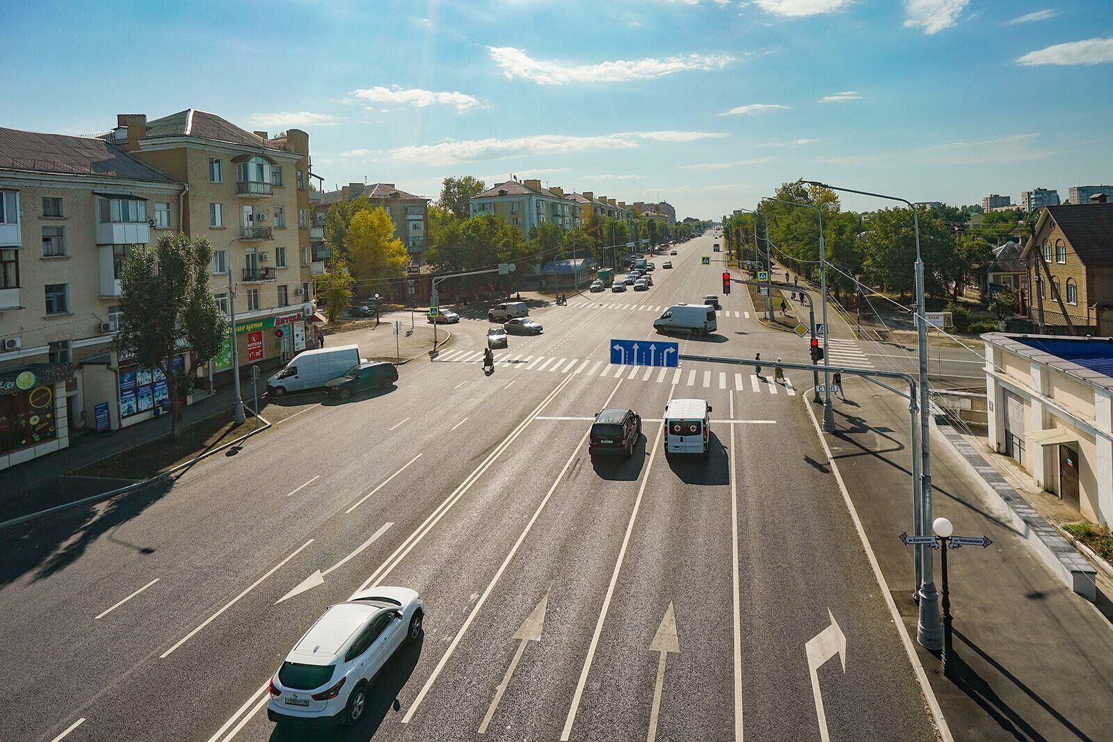 Столичные дорожники отремонтировали магистрали в Луганске и Донецке - РИА Новости, 1920, 26.09.2024