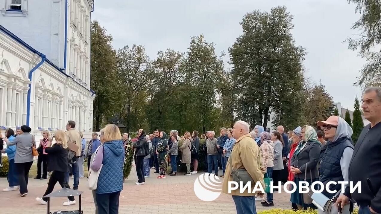 Церемония прощания с заслуженным артистом России Романом Мадяновым в Бронницах. Кадр видео - РИА Новости, 1920, 27.09.2024