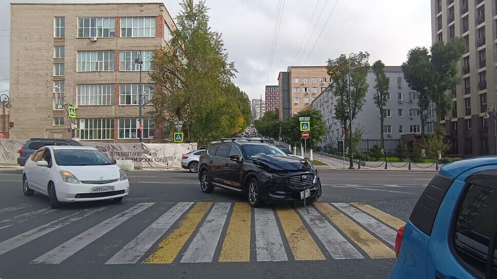 Место происшествия, где иномарка наехала на пешехода во Владивостоке - РИА Новости, 1920, 30.09.2024