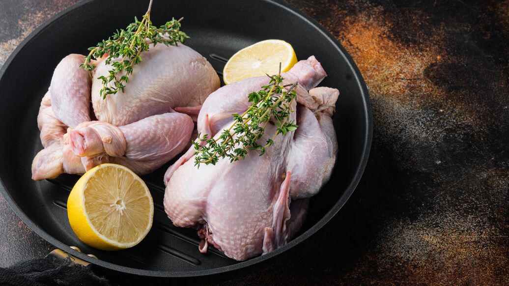 Онищенко рассказал, можно ли мыть сырую курицу