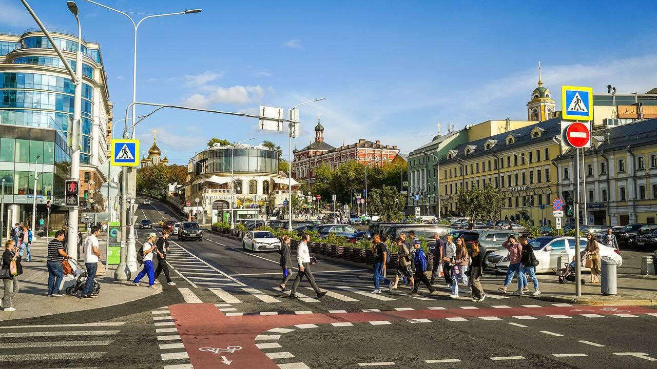 Благоустройство 5 переулков у Цветного бульвара в Москве выполнено на 70%  - РИА Новости, 1920, 30.09.2024