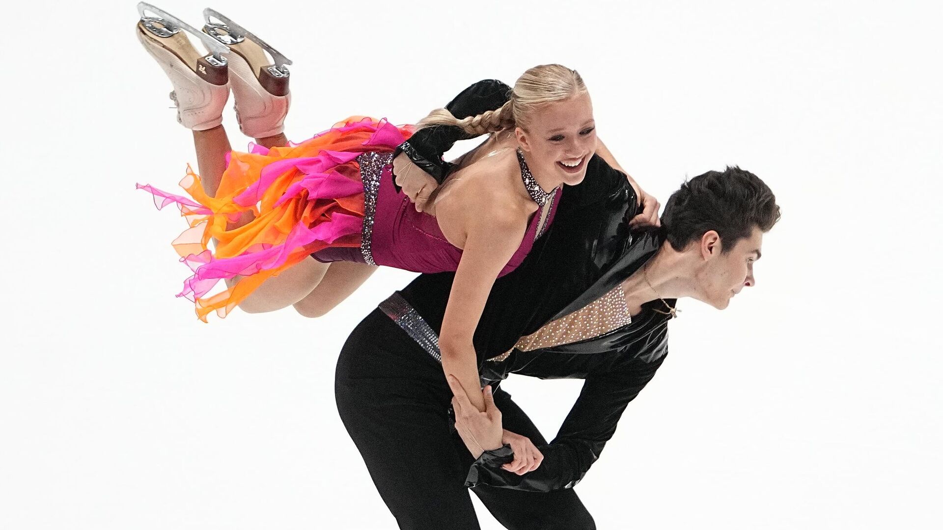 Фигуристка Петросян победила в финале Гран-при России в Красноярске - РБК