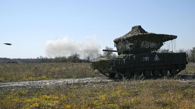 Подготовка экипажей БМП-3 на полигоне в Запорожской области