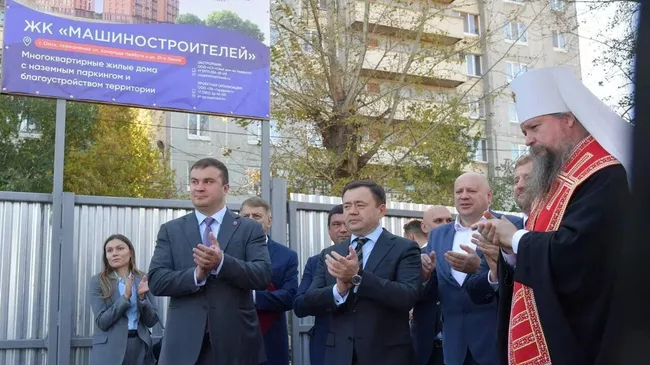 Губернатор Омской области Виталий Хоценко и председатель ПСБ Петр Фрадков дали старт строительству жилого комплекса для сотрудников Омсктрансмаша