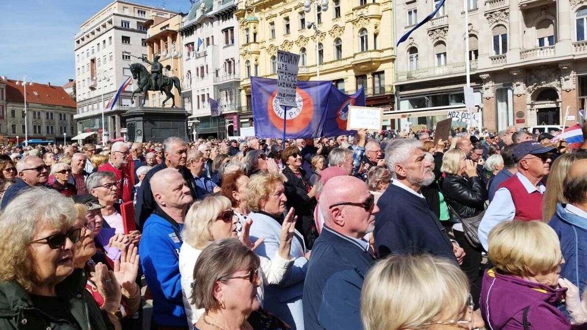 Участники акции протеста против бедности в Загребе, Хорватия - РИА Новости, 1920, 01.10.2024