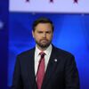 Кандидат в вице-президенты США Джей-Ди Вэнс во время дебатов в Нью-Йорке