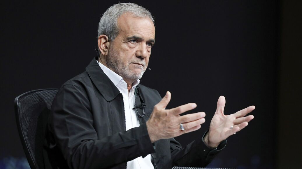 СМИ сообщили об инциденте с машиной из кортежа президента Ирана