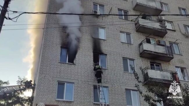 Тушение пожара на улице Льва Толстого в Белгороде