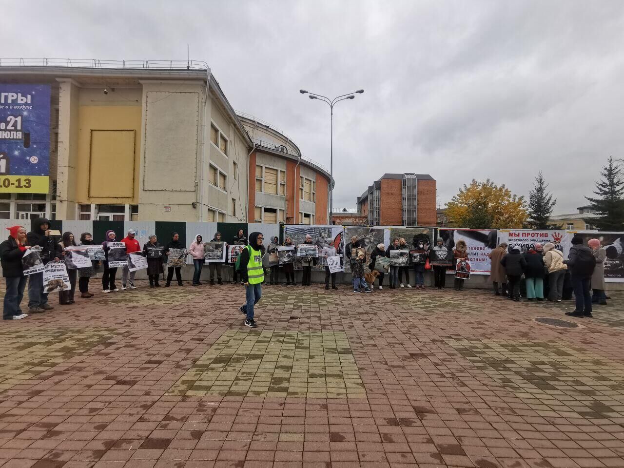 Митинг в Иркутске против жестокого обращения с животными - РИА Новости, 1920, 03.10.2024