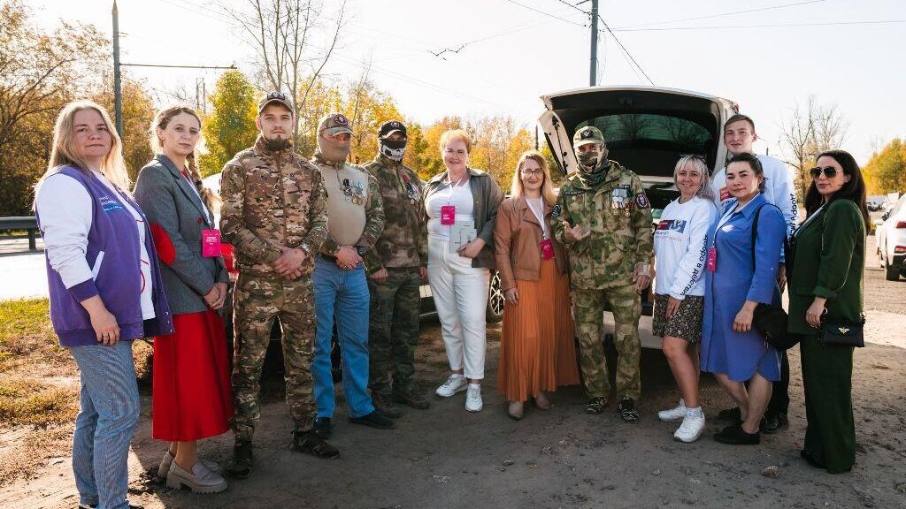 Нижегородские волонтеры передали еще один внедорожник участникам специальной военной операции - РИА Новости, 1920, 03.10.2024