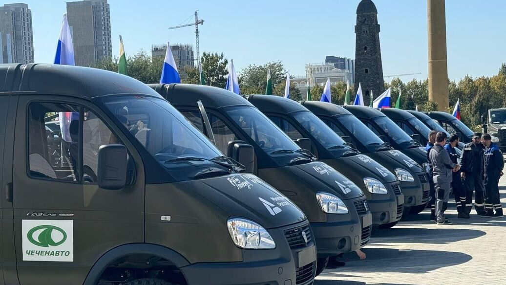 Кадыров передал 100 автомобилей для нужд СВО