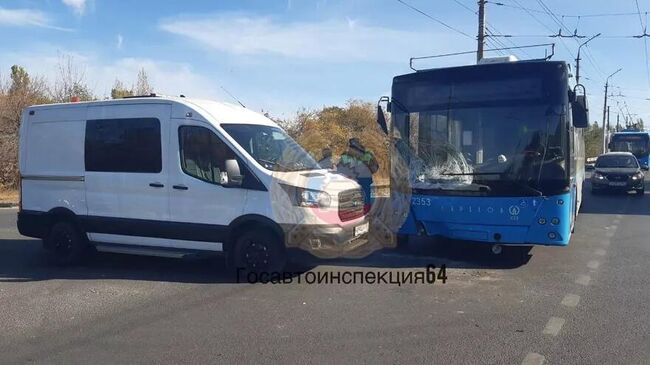 Место столкновения грузовой Газели и троллейбуса в Саратове. 7 октября 2024