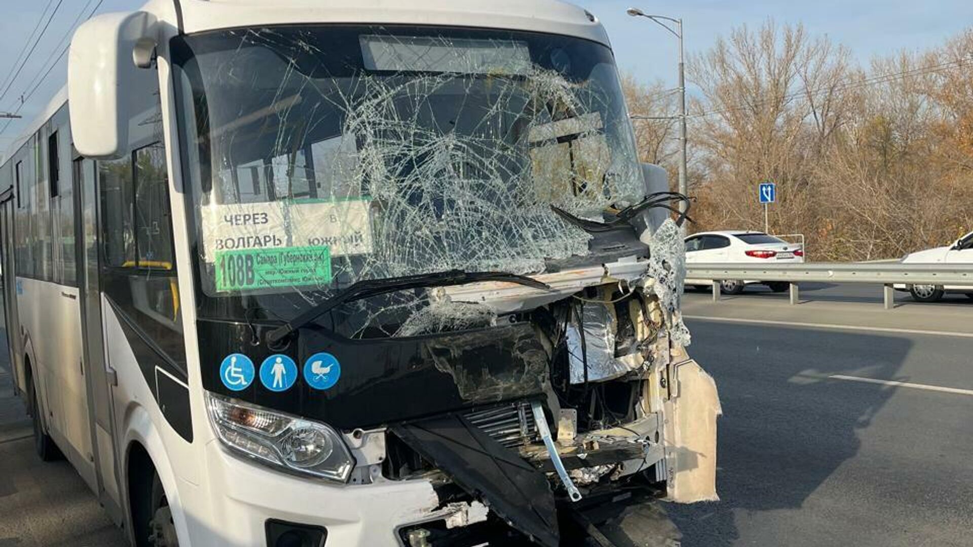 ДТП с участием рейсового автобуса и грузового автомобиля в Самаре - РИА Новости, 1920, 07.10.2024