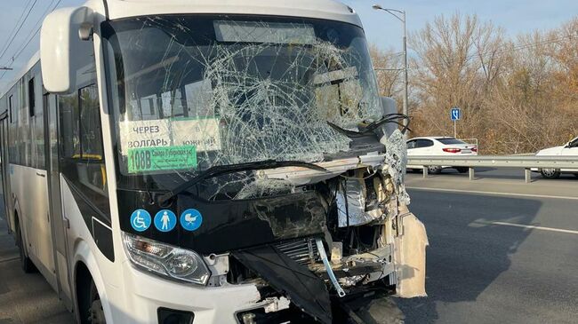 ДТП с участием рейсового автобуса и грузового автомобиля в Самаре