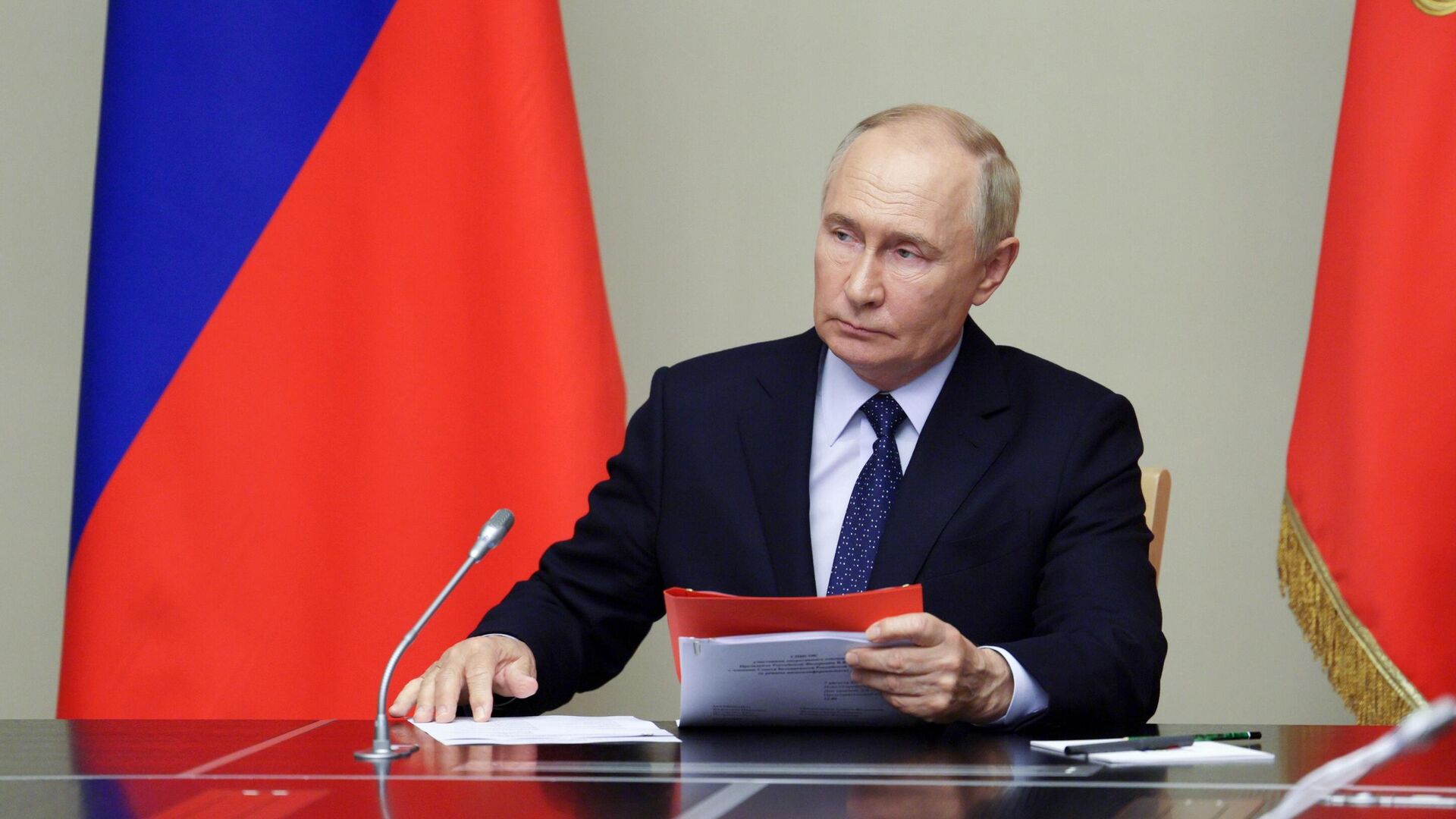 Путин подписал закон о целевом обучении для бюджетников-медиков Путин подписал закон о целевом обучении для бюджетников-медиков