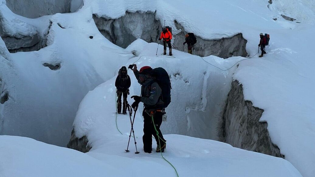 Появились фото с места гибели российских альпинистов в Непале