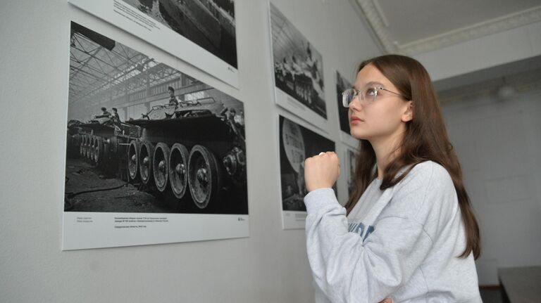 Открытие фотовыставки мультимедийного проекта Освобождение. Путь к Победе, посвященной советской молодежи в тылу в годы Великой Отечественной войны, в Южно-Уральском государственном университете в Челябинске