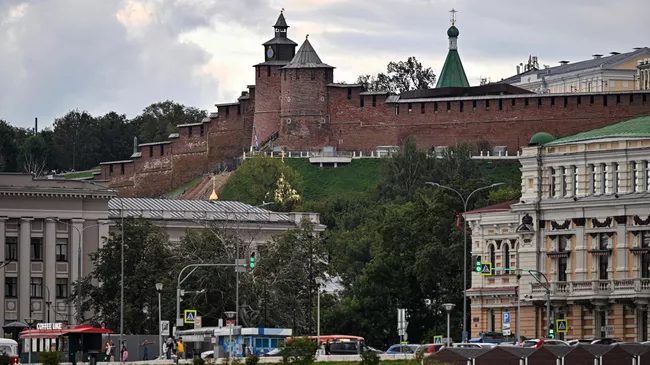 Стены и башня Нижегородского кремля
