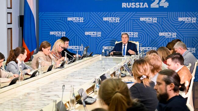 Помощник президента РФ Юрий Ушаков на брифинге в Москве по проведению саммита БРИКС в Казани