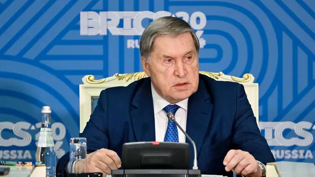 Помощник президента РФ Юрий Ушаков на брифинге в Москве по проведению саммита БРИКС в Казани