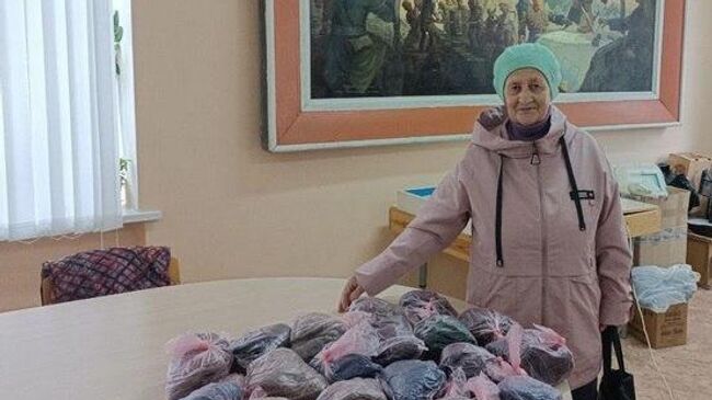 Жительница Волгоградской области связала 123 пары теплых носков для участников СВО