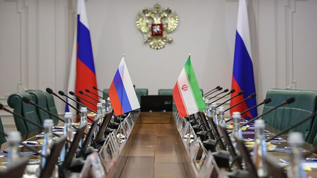 Флаги России и Ирана