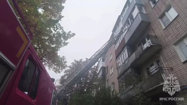 Спасение женщины с детьми при пожаре в Великом Новгороде