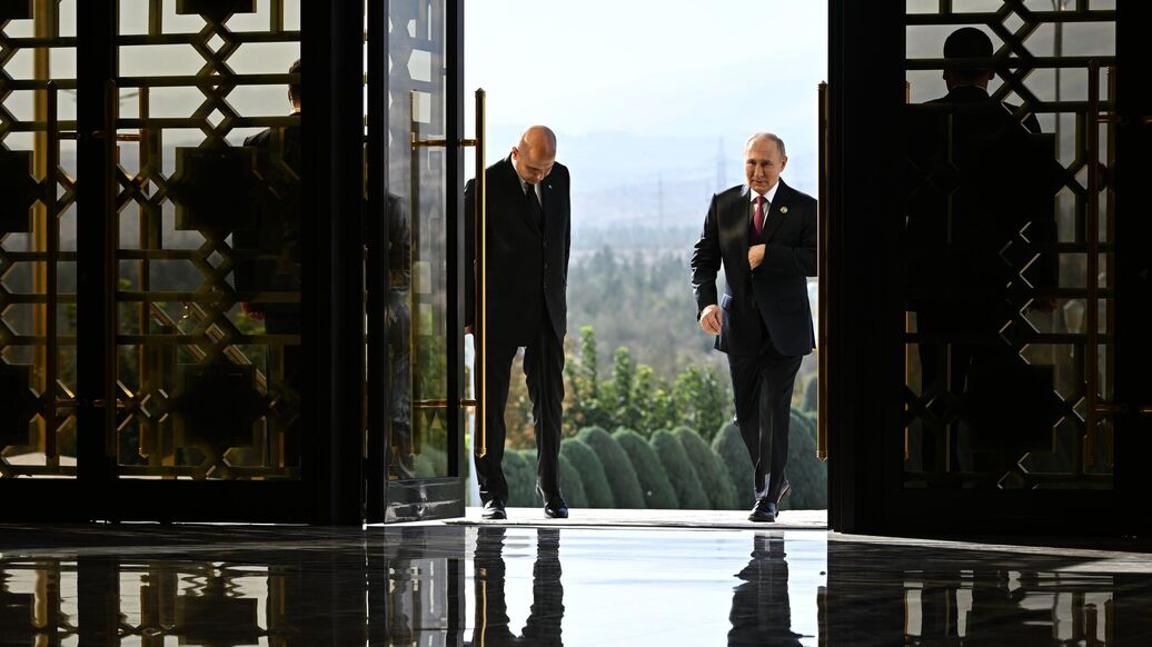 В Ашхабаде проходят переговоры Путина с Пезешкианом