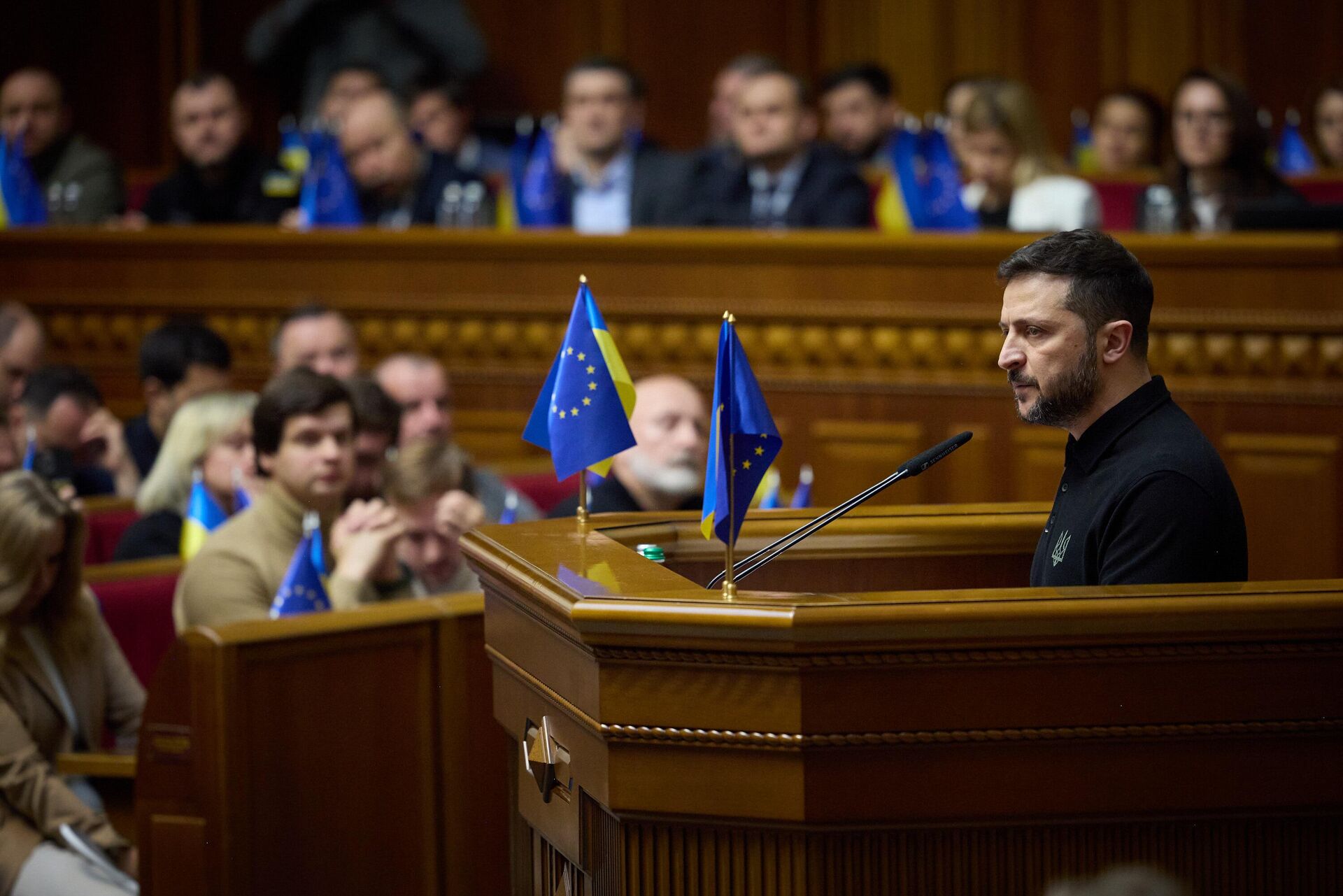 Владимир Зеленский во время выступления в Верховной раде Украины Владимир Зеленский во время выступления в Верховной раде Украины - РИА Новости, 1920, 26.05.2025
