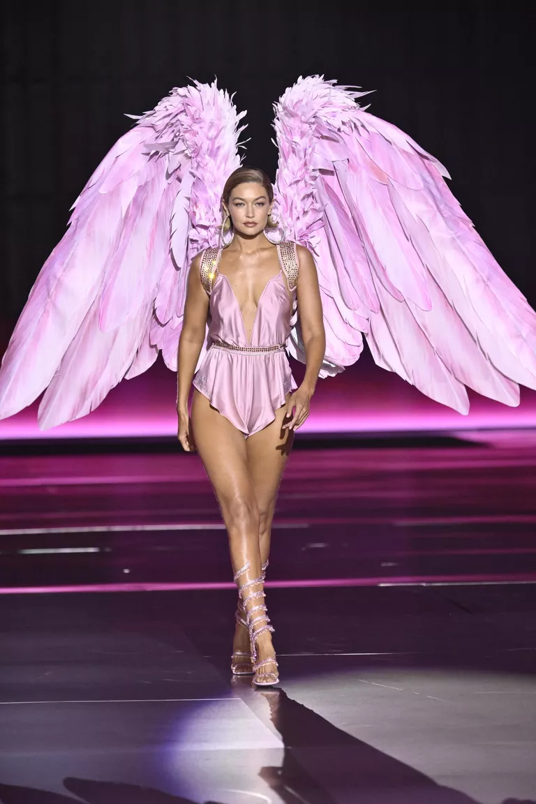 Джиджи Хадид на Victoria's Secret Fashion Show 