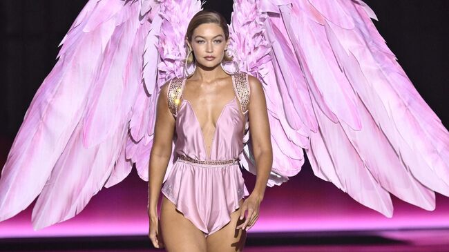 Джиджи Хадид на Victoria's Secret Fashion Show