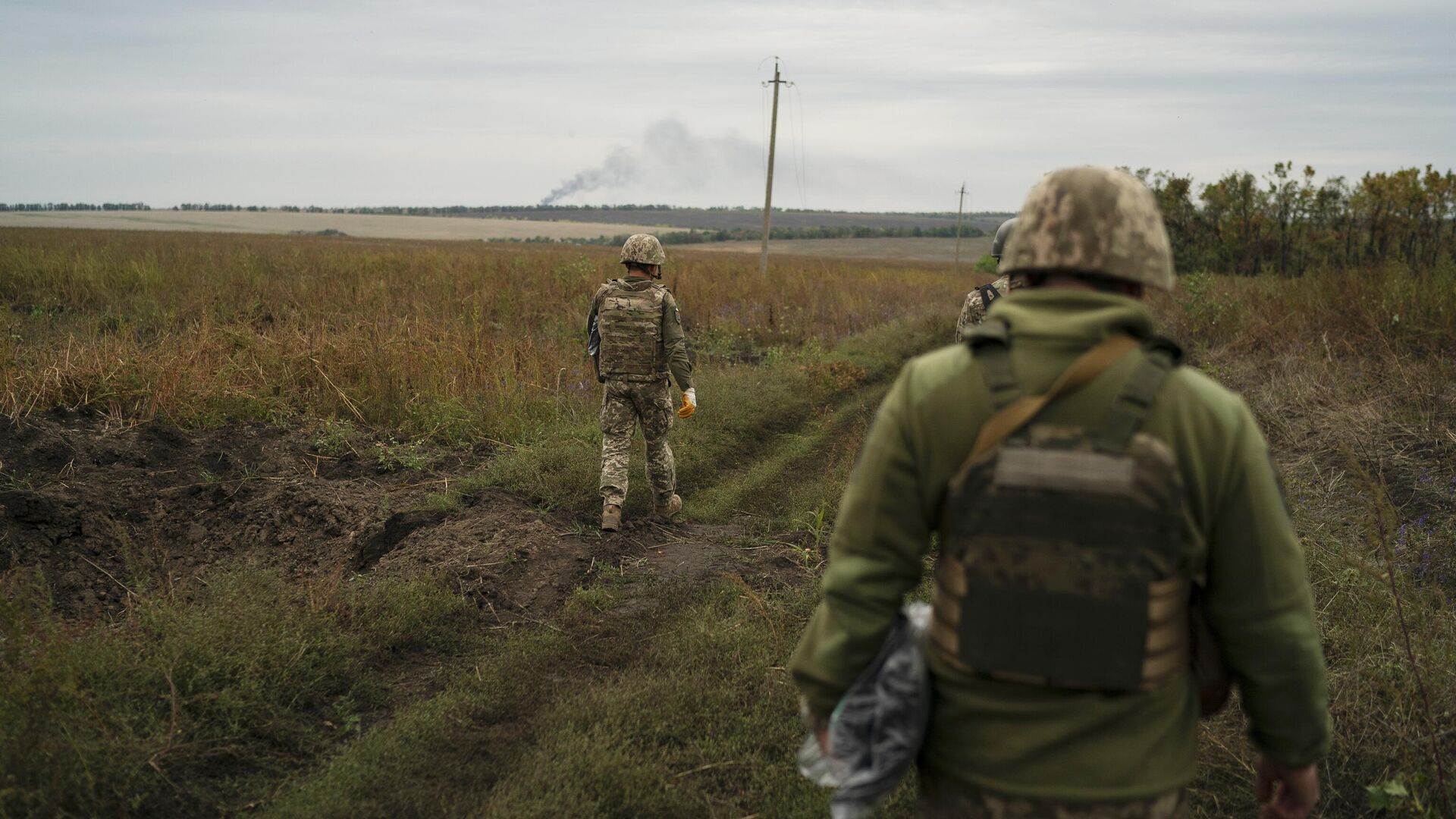 Украинские военные в Харьковской области0