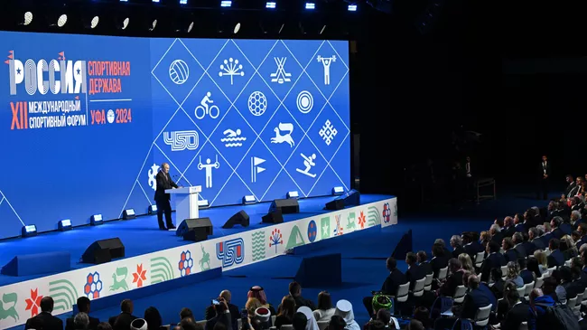 Президент России Владимир Путин выступает на пленарном заседании Международного спортивного форума Россия - спортивная держава