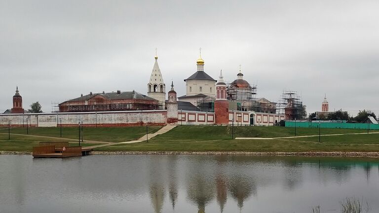 Богородицерождественский Бобренев монастырь — мужской монастырь Коломенской епархии Русской православной церкви, расположенный в селе Старое Бобренево (в трех километрах от Коломны) Коломенского района Московской области