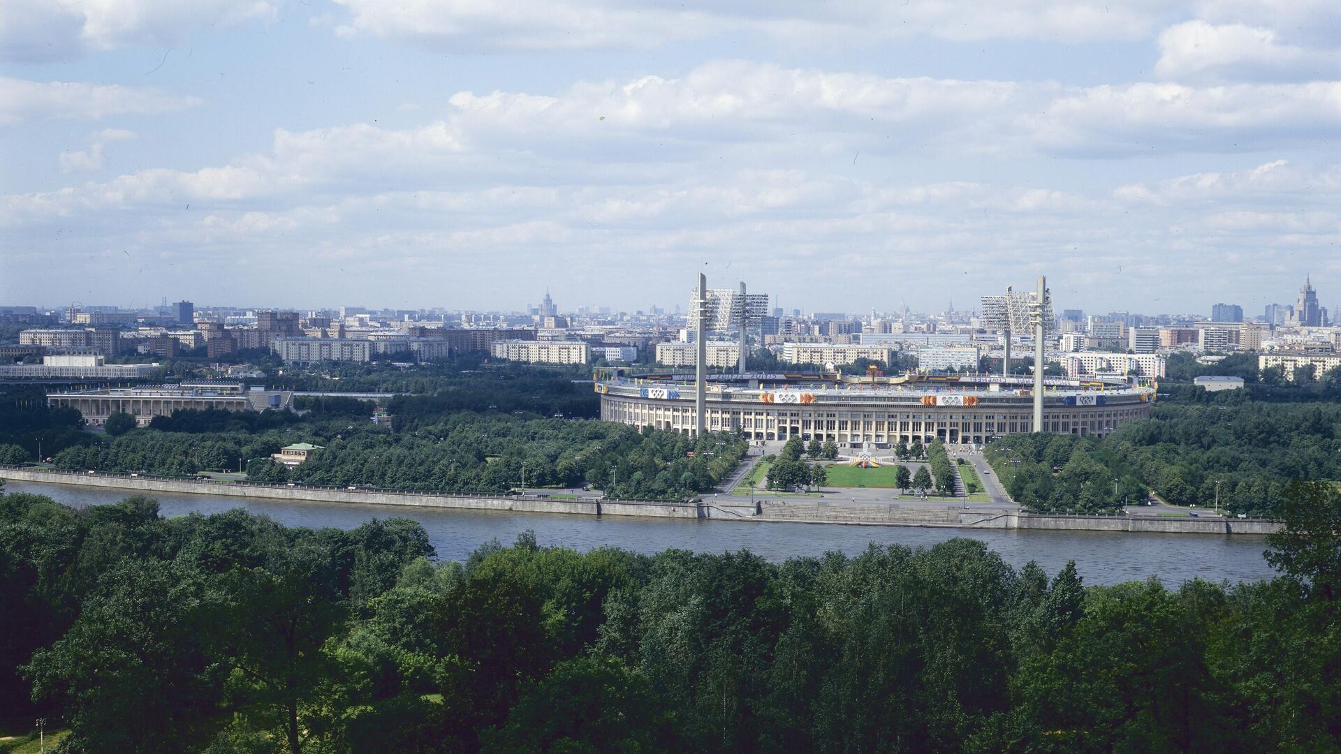 Вид на центральный стадион имени В.И. Ленина Лужники - РИА Новости, 1920, 01.01.2025