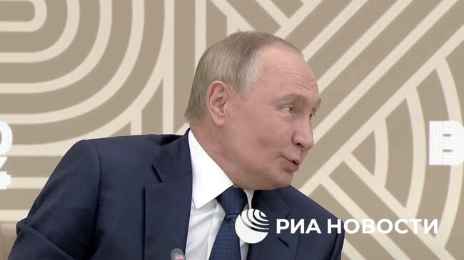 Путин: США сами ограничивают использование доллара как расчетной единицы