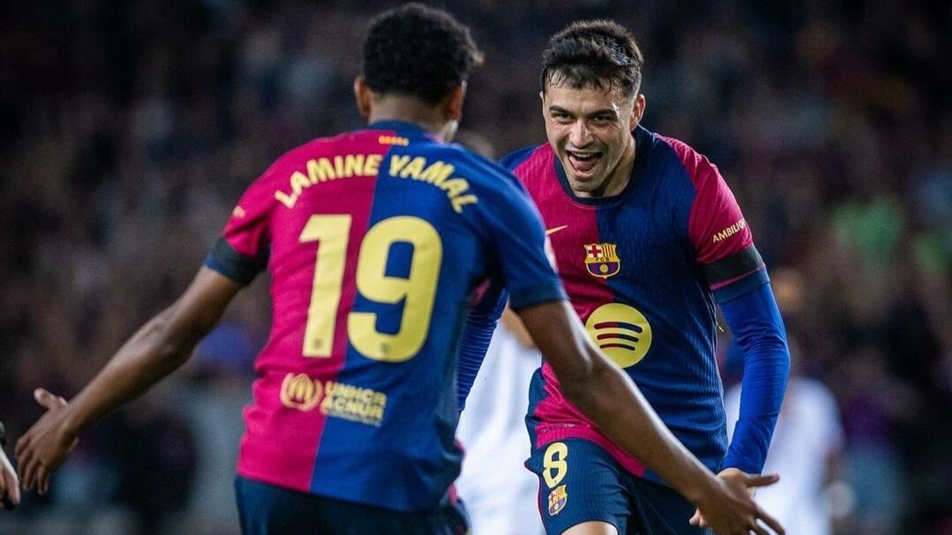 Ламин Ямаль и Педри - РИА Новости, 1920, 18.10.2025