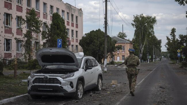 Солдат ВСУ на улице Суджи