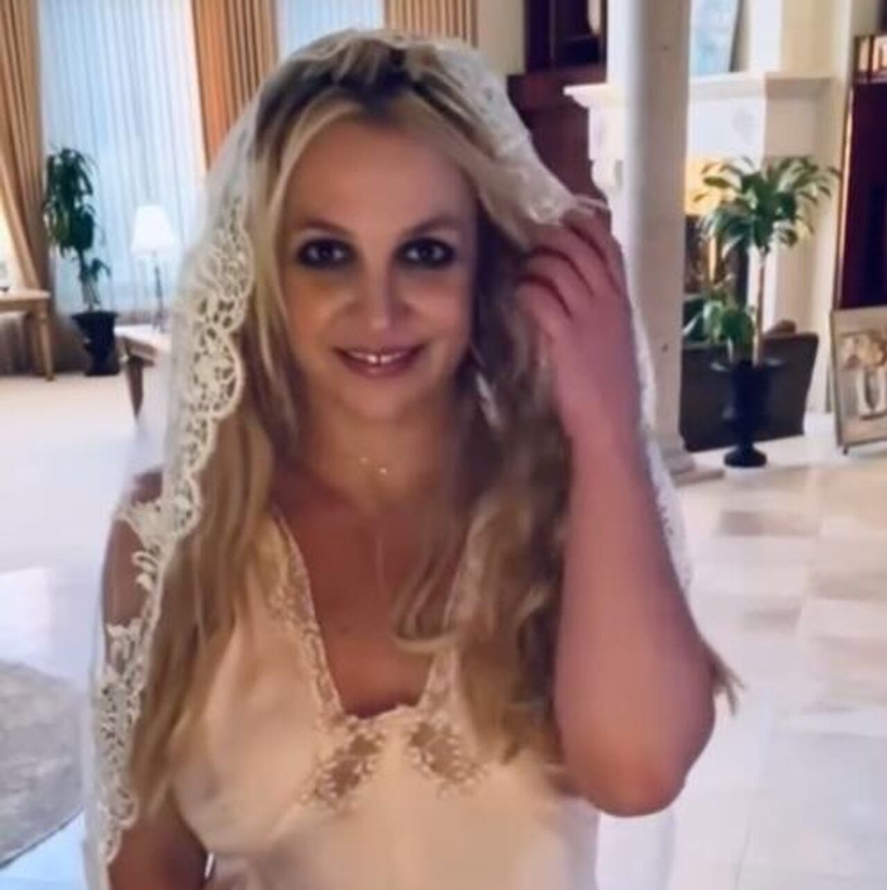 Догги стиліндегі әйелдердің жақыннан түсірілген суреті