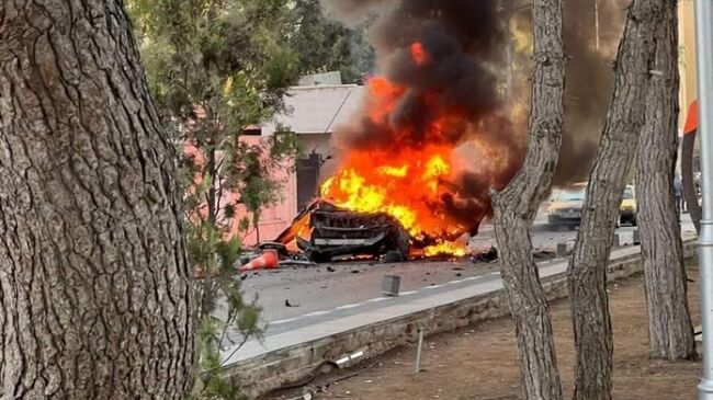 Автомобиль после атаки израильской ракетой в Дамаске