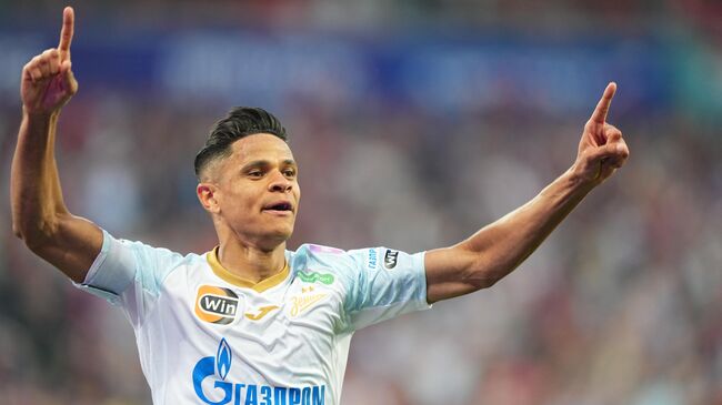 Футболист Зенита Дуглас Сантос